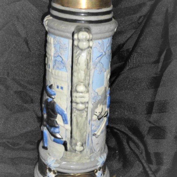 14" BEER STEIN Hand Made & Painted Signed Mary Howroyd Armored Knight Collectibl - Picture 4 of 9